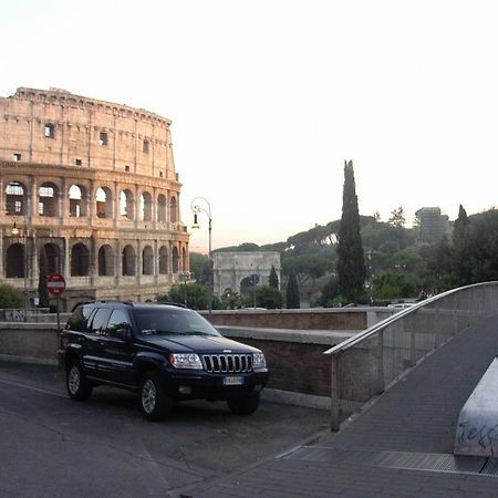 Vacanze al Colosseo Polveriera Roma Camera foto